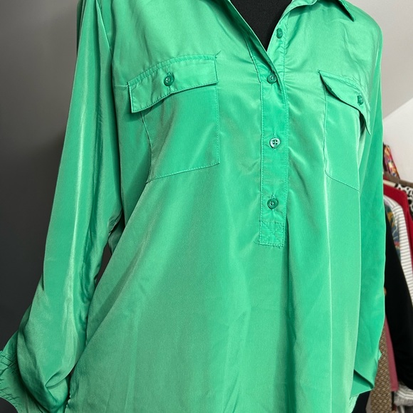 Old Navy green blouse- medium - Picture 6 of 8